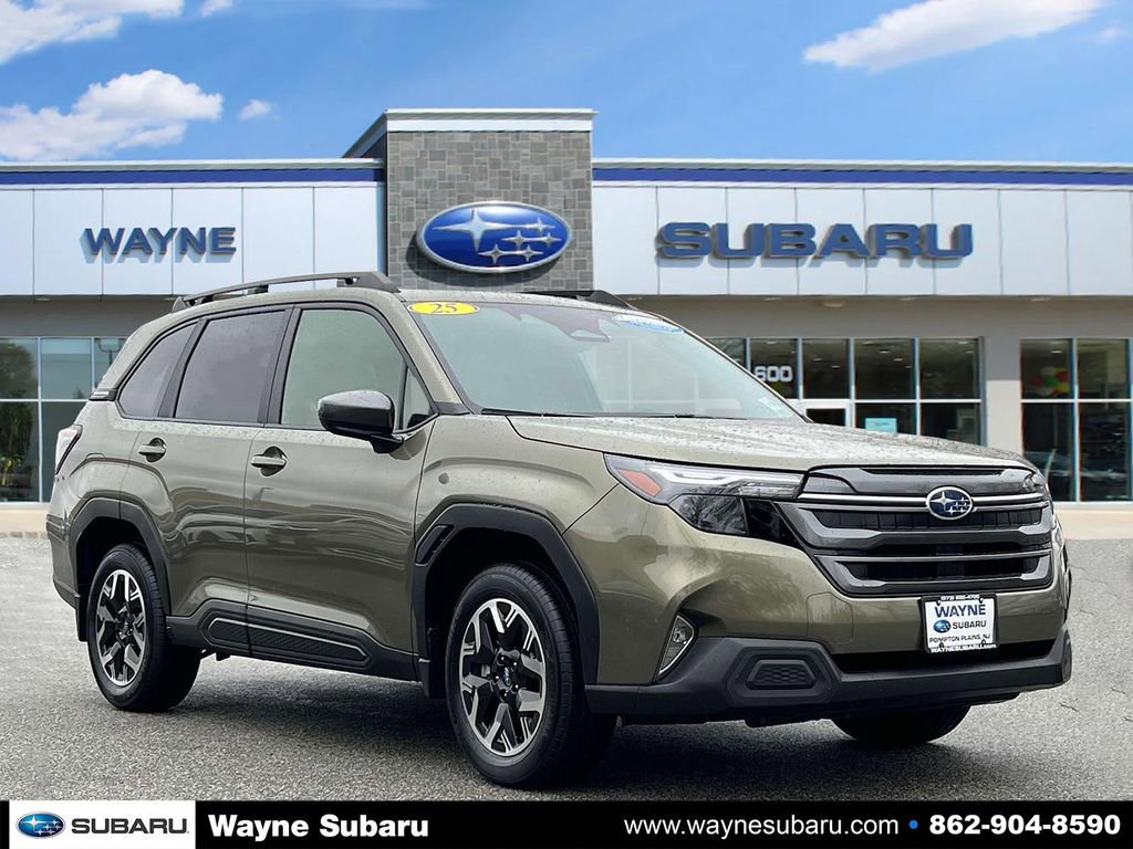 Used 2025 Subaru Forester Premium image 1