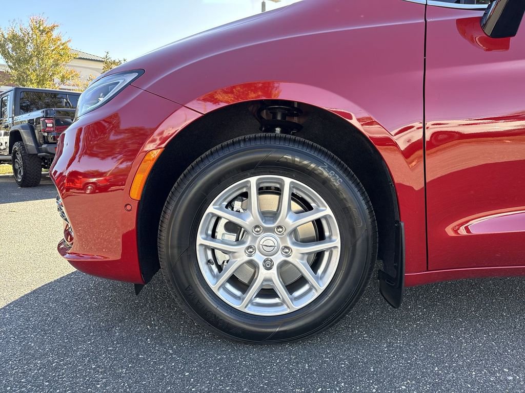 New 2026 Chrysler Pacifica Select image 10