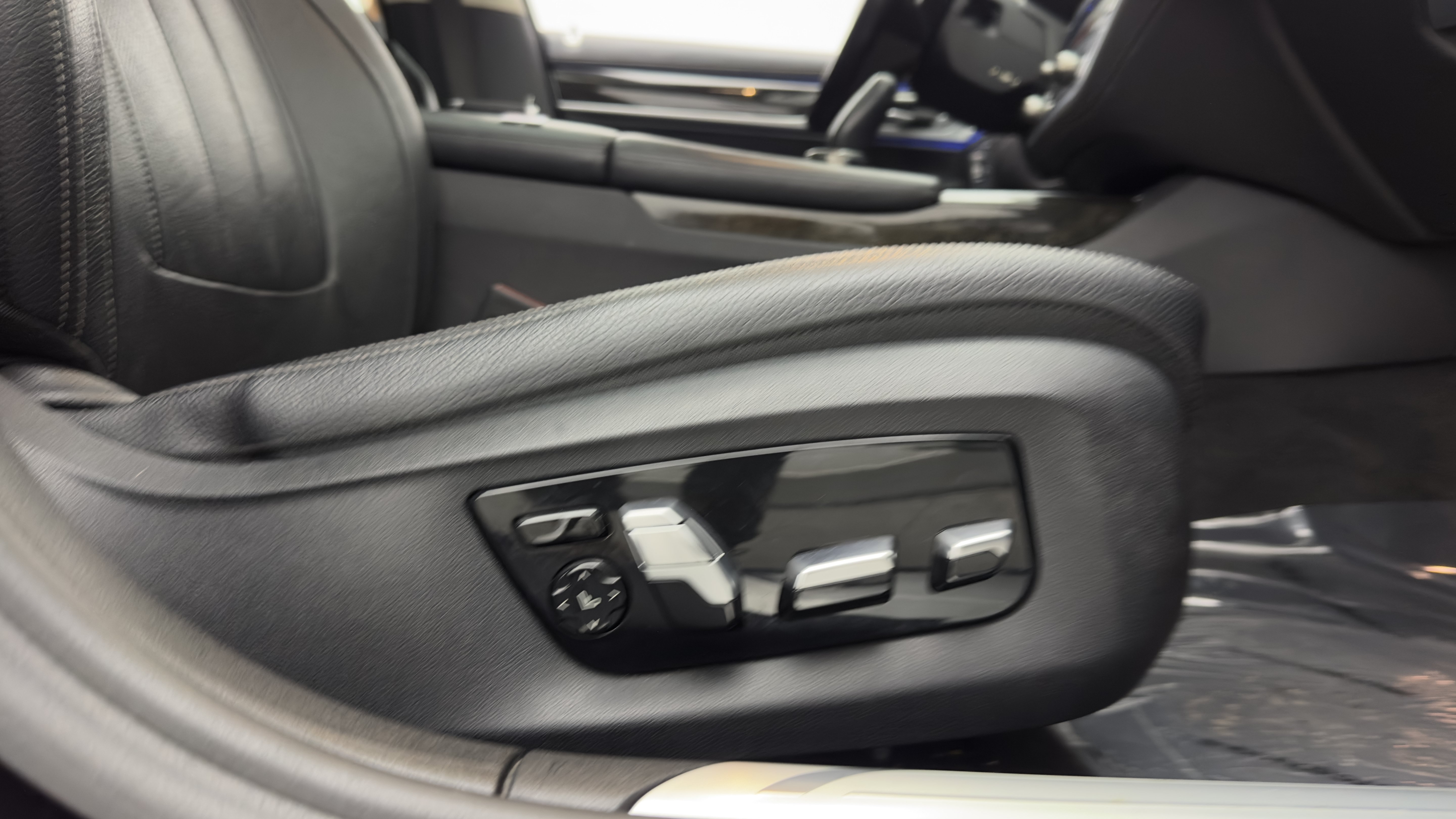 Used 2018 BMW 740i RWD image 46