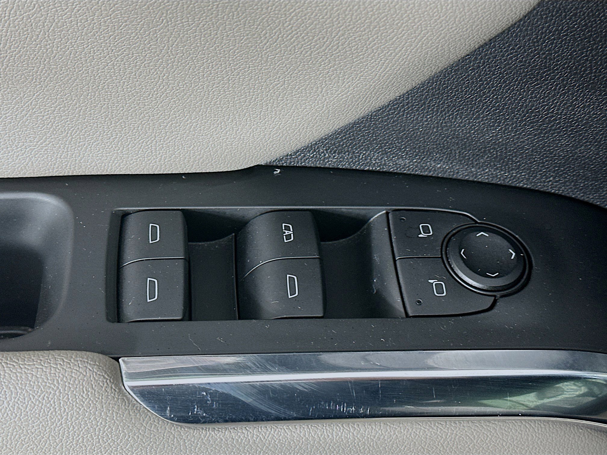 Used 2024 Chevrolet Traverse LT w/ Midnight/Sport Edition image 23