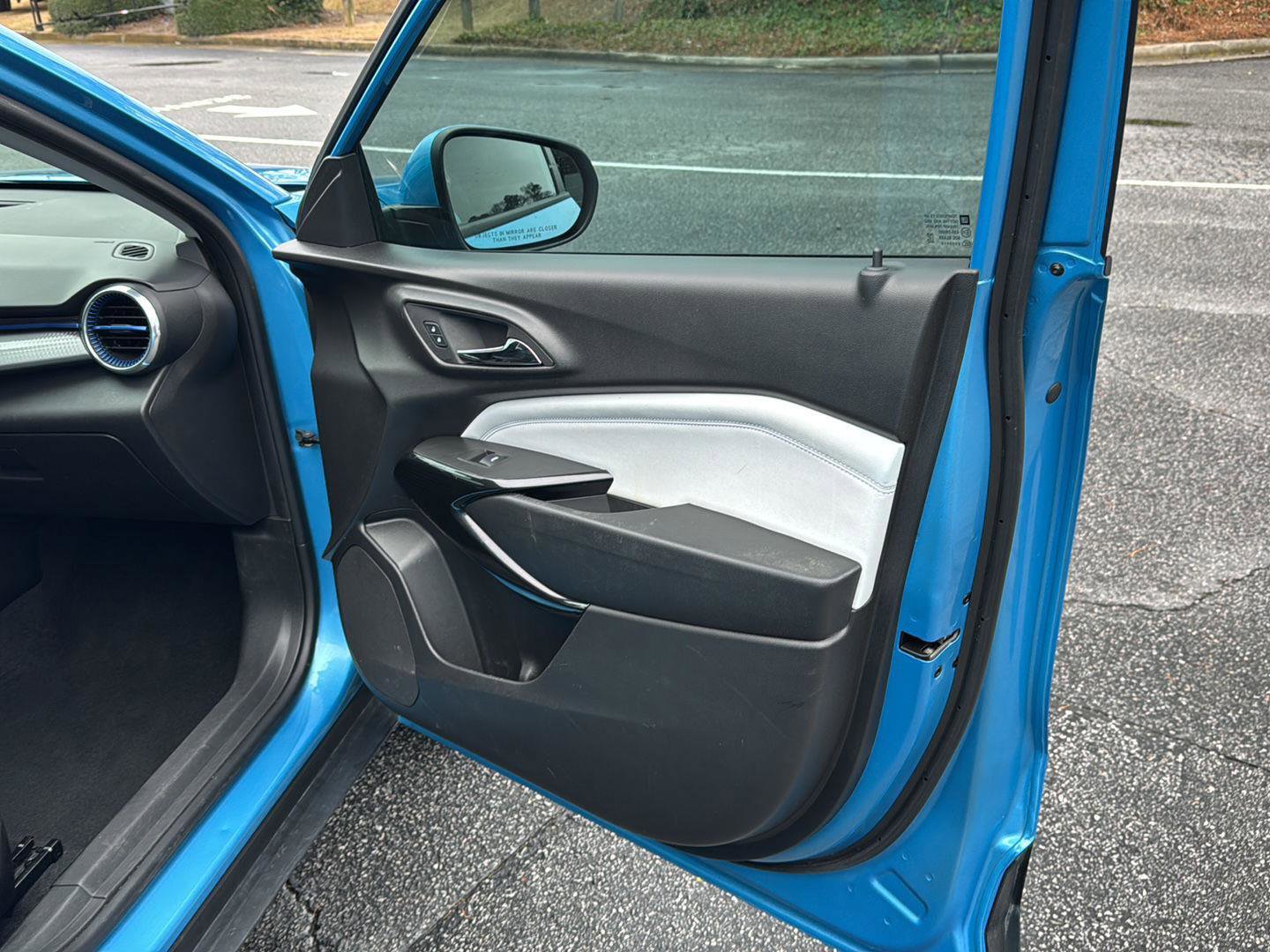 Certified 2025 Chevrolet Trax LT w/ Driver Confidence Package image 14