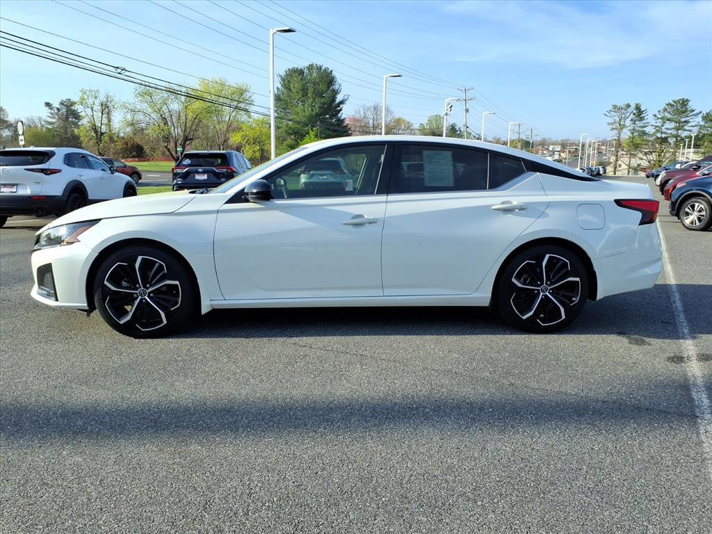 Used 2023 Nissan Altima 2.5 SR w/ SR Premium Package image 13