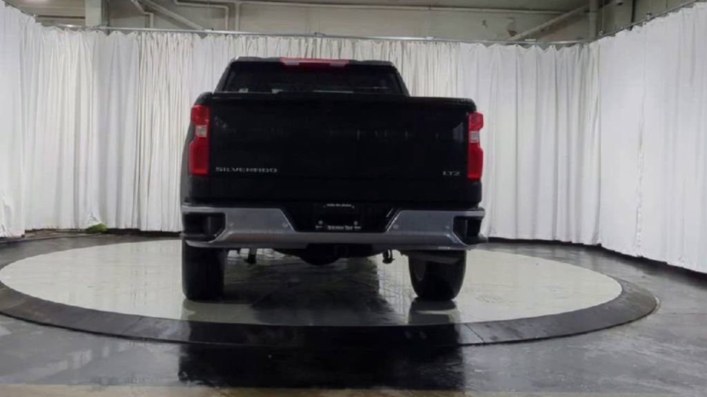 Used 2023 Chevrolet Silverado 1500 LTZ image 9
