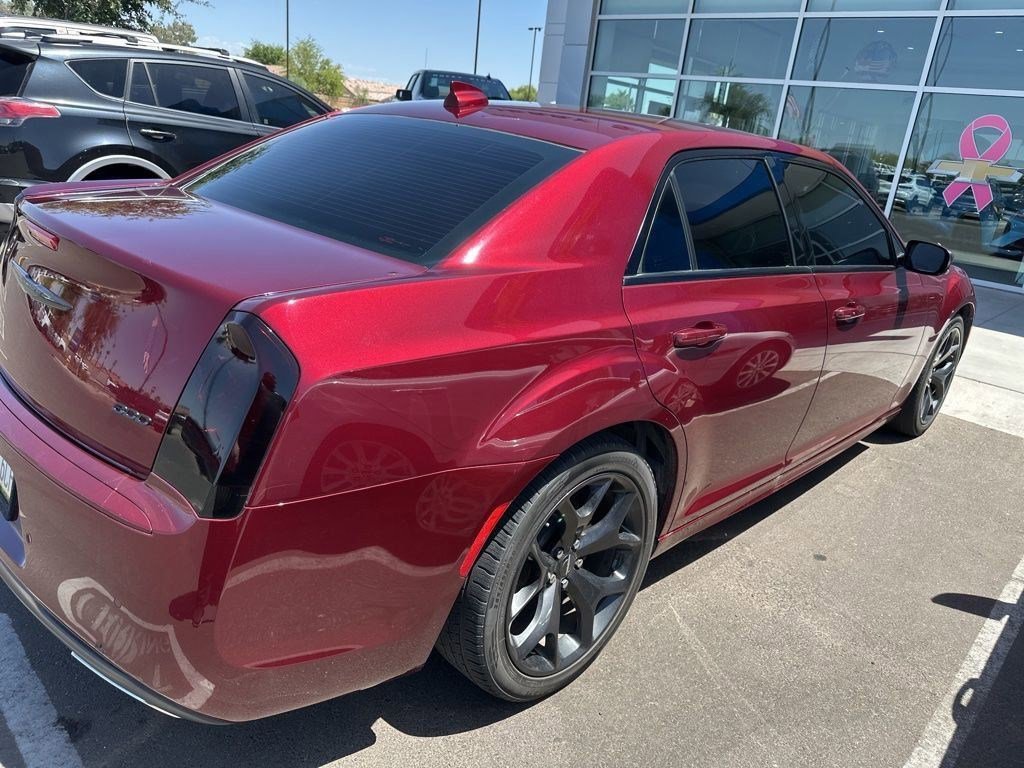 Used 2022 Chrysler 300 Touring L w/ Comfort Group RWD image 3