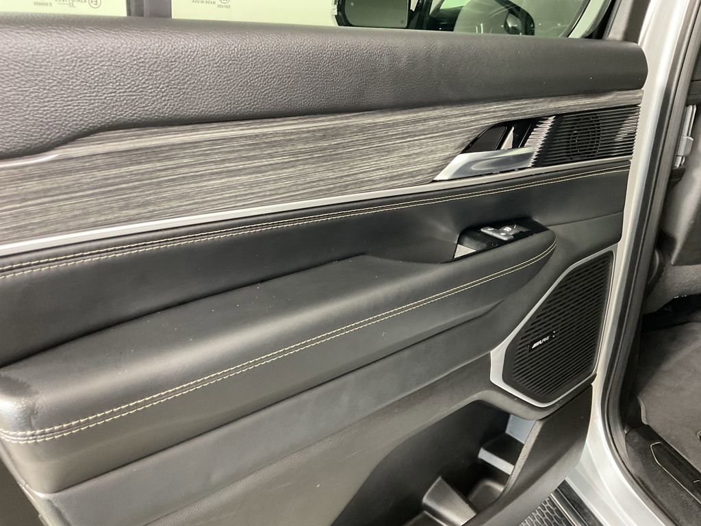 Used 2024 Jeep Wagoneer Series III w/ Flexible Seating Group image 19