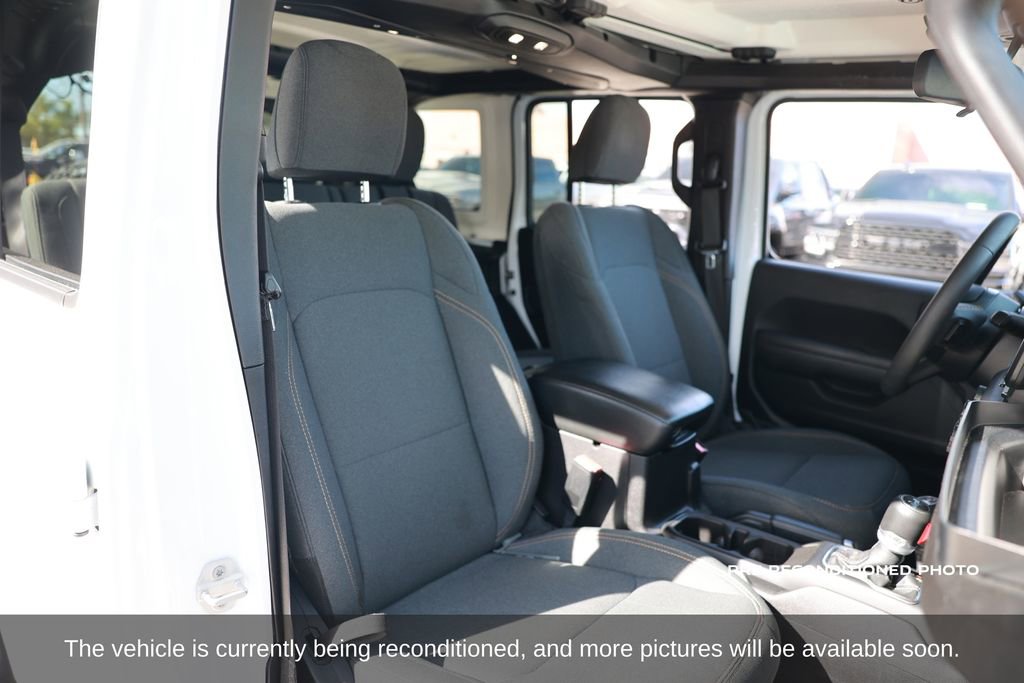 Used 2024 Jeep Wrangler Unlimited AWD/4WD image 15