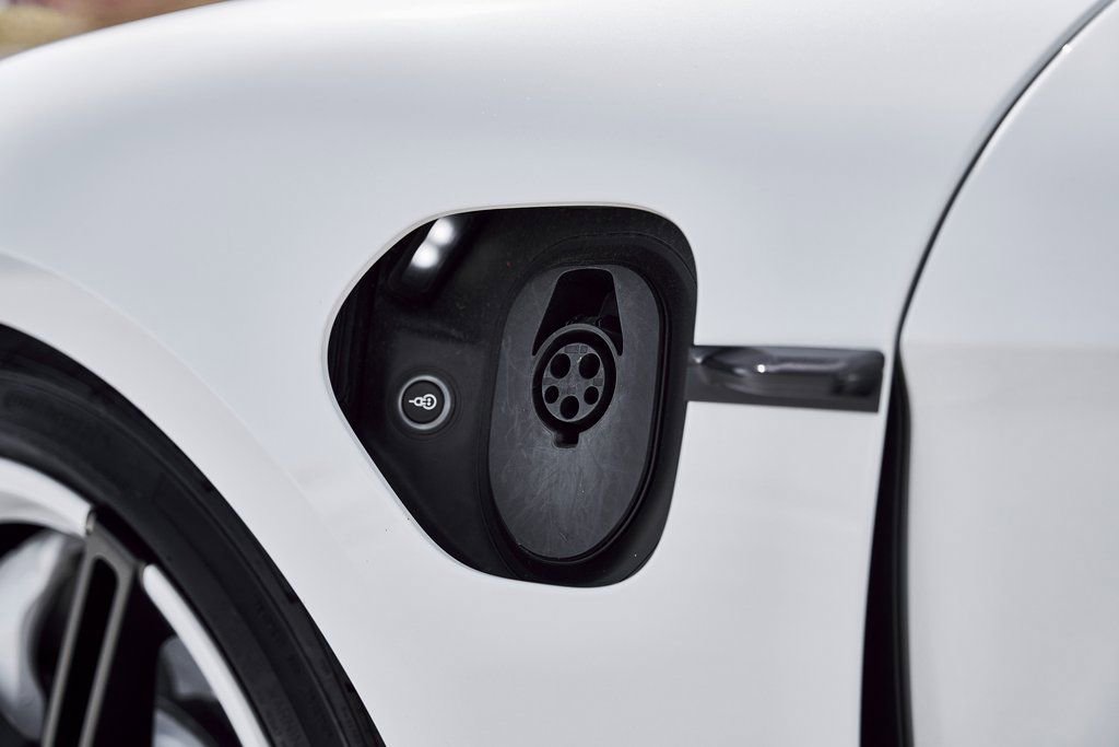 Used 2020 Porsche Taycan Turbo image 8
