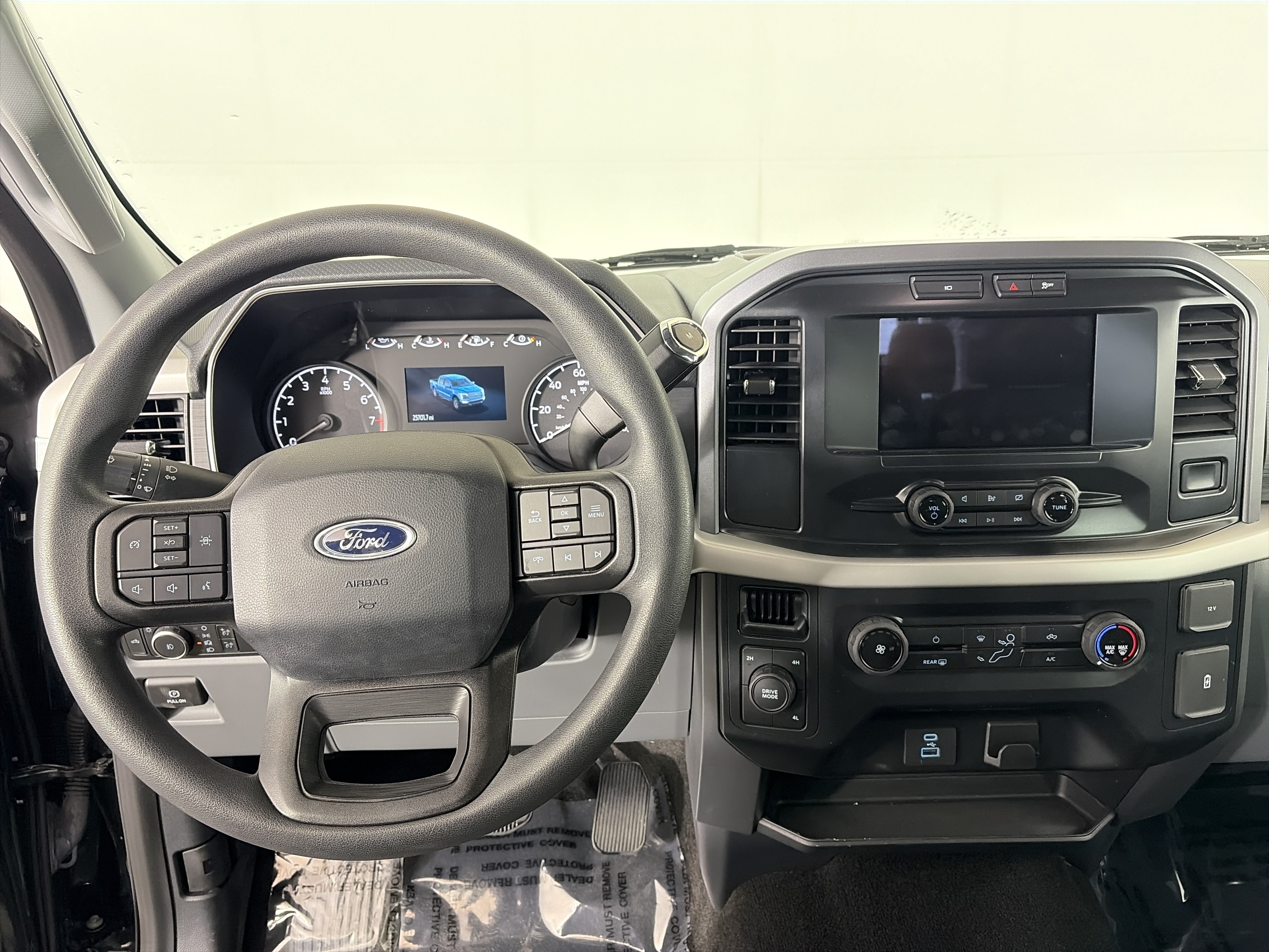 Used 2022 Ford F150 XLT AWD/4WD image 3