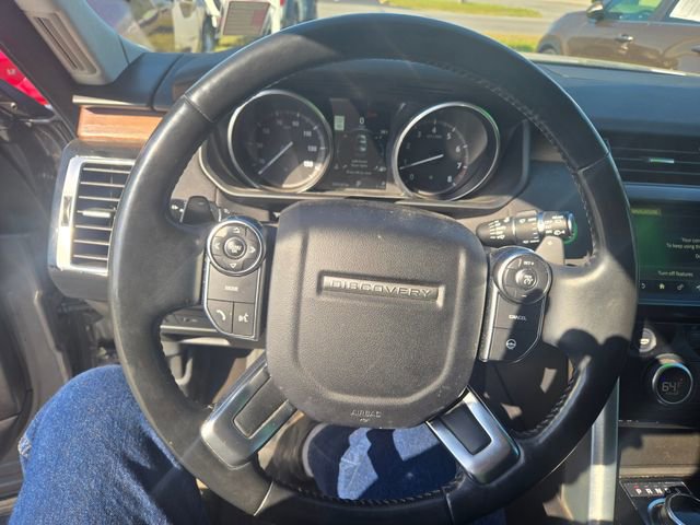 Used 2017 Land Rover Discovery HSE AWD/4WD image 18