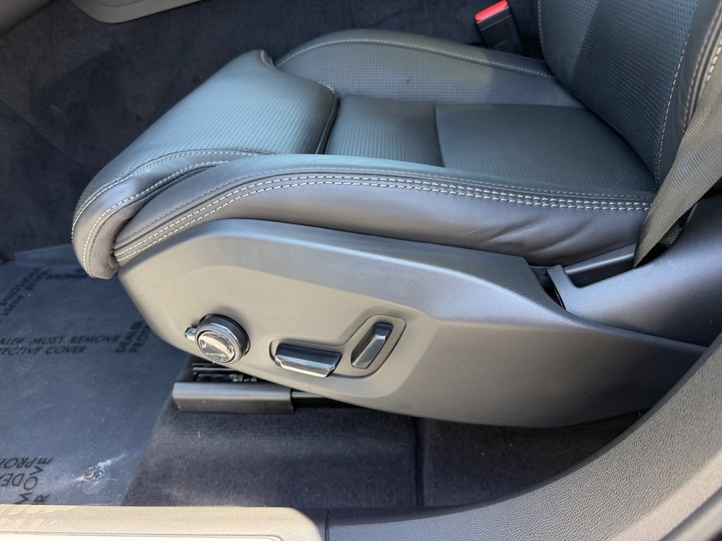 Certified 2025 Volvo XC60 T8 Ultra w/ Climate Package AWD/4WD image 17