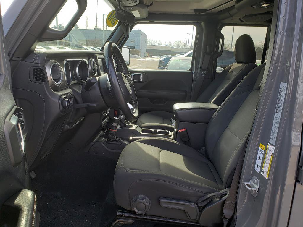Used 2018 Jeep Wrangler Unlimited Sahara w/ Cold Weather Group image 29