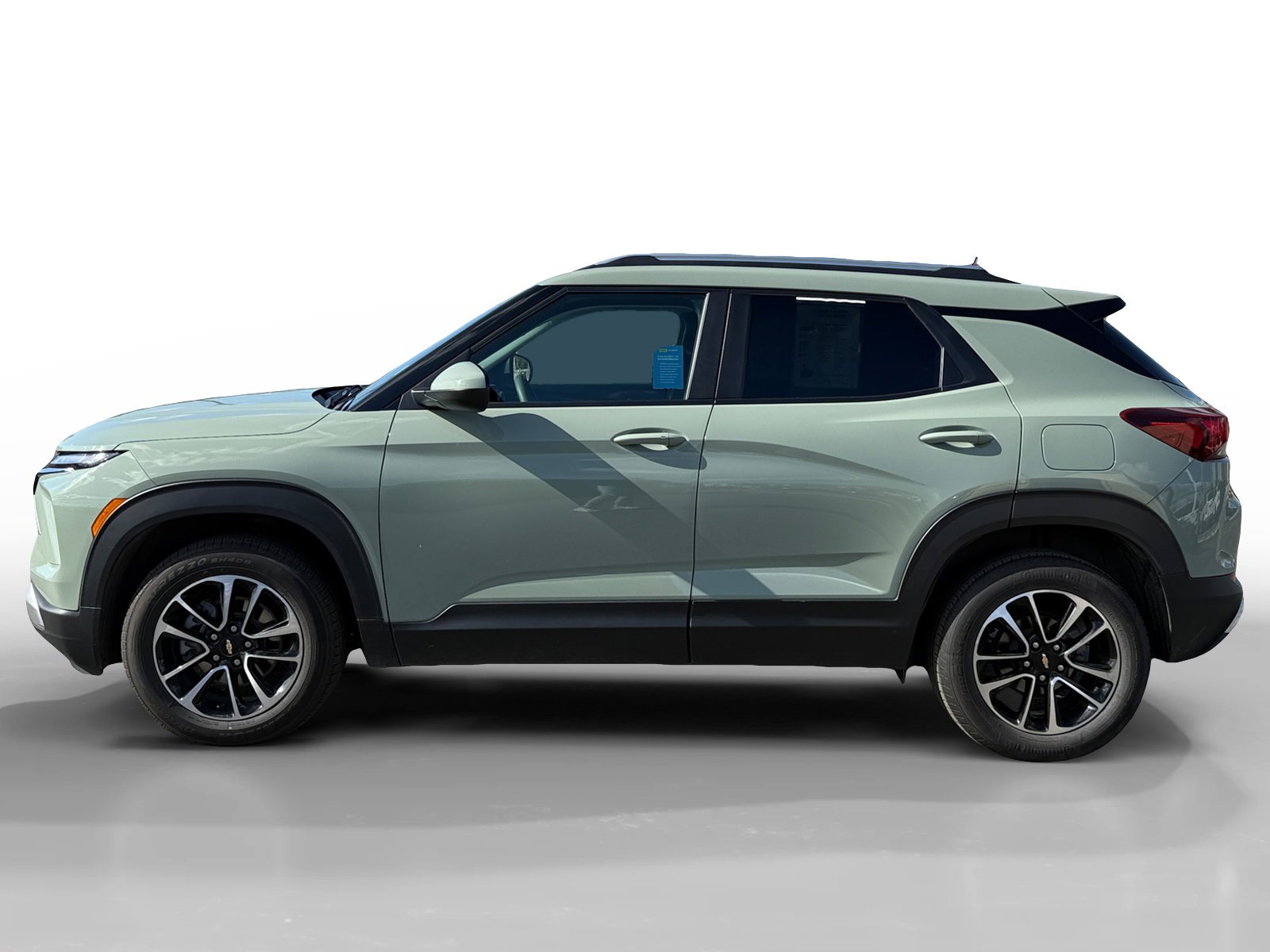 Used 2025 Chevrolet TrailBlazer LT image 2