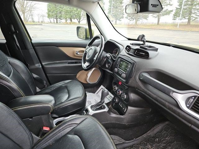 Used 2015 Jeep Renegade Latitude w/ Cold Weather Group II image 11
