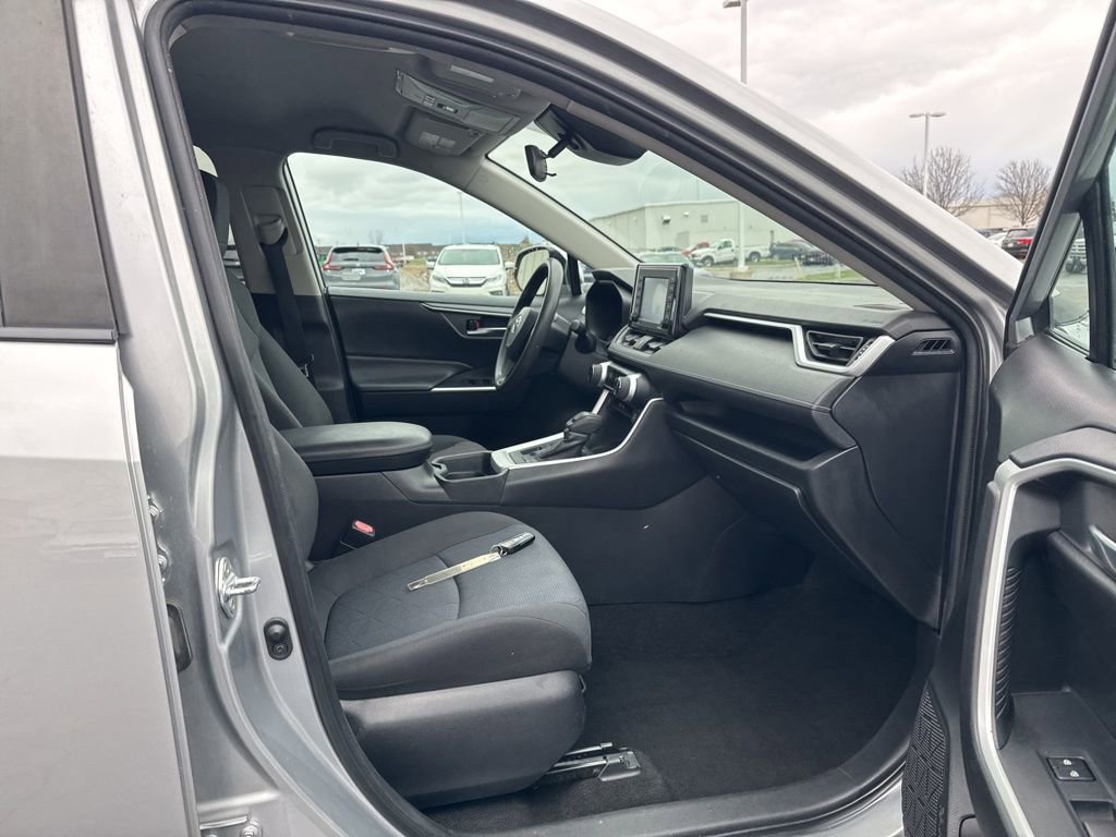 Used 2020 Toyota RAV4 XLE image 38