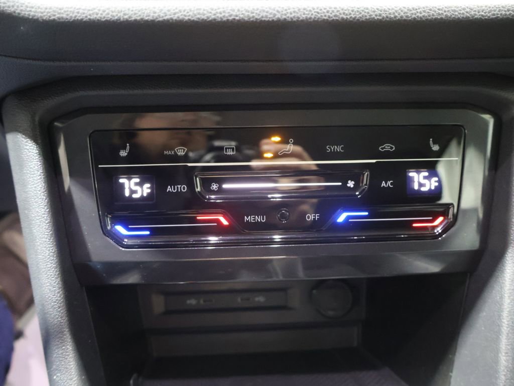 Used 2024 Volkswagen Tiguan SE image 27