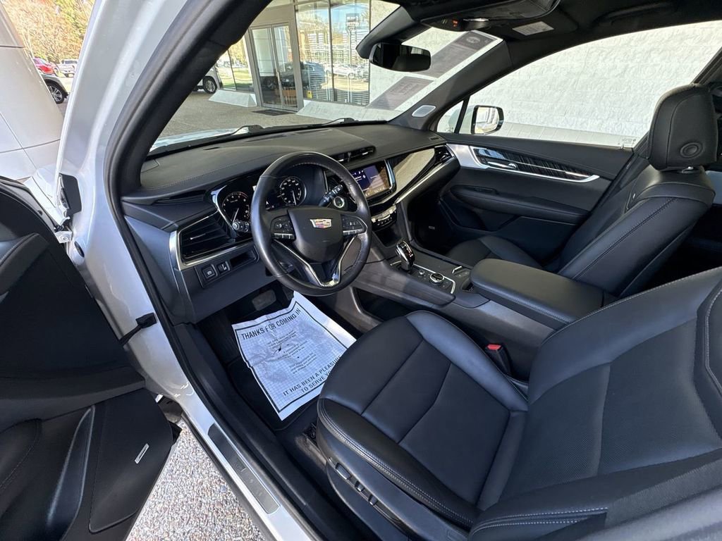 Certified 2025 Cadillac XT6 Premium Luxury AWD/4WD image 10