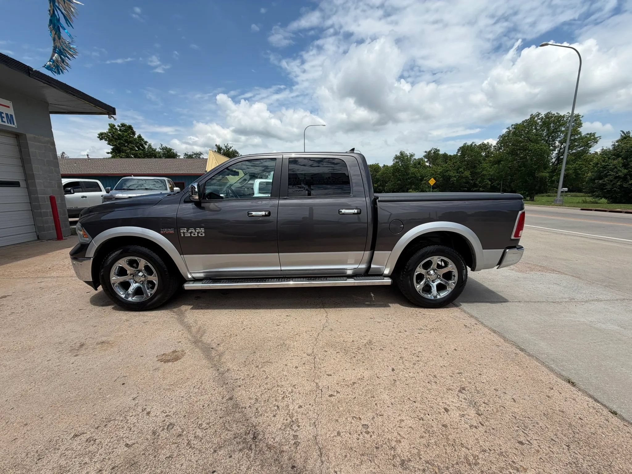 Used 2014 RAM 1500 Laramie w/ Convenience Group AWD/4WD image 3