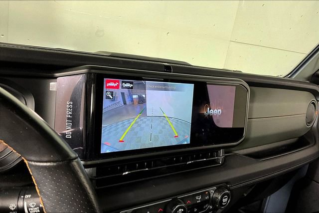 Used 2024 Jeep Gladiator Mojave w/ Technology Group image 14