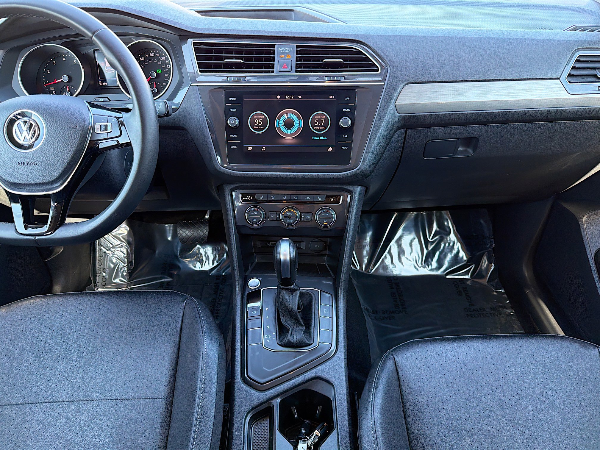 Used 2020 Volkswagen Tiguan SE image 18