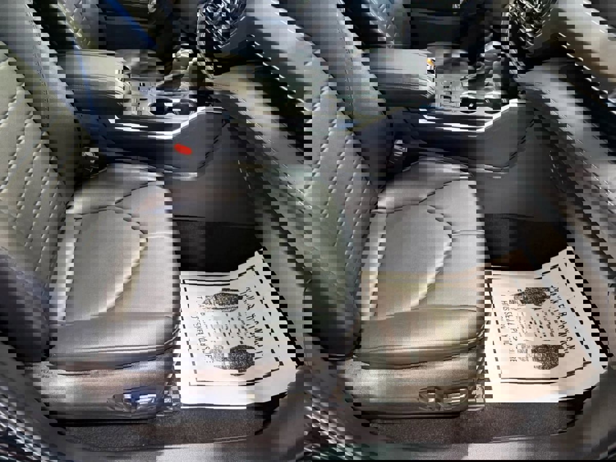 Used 2023 Toyota Highlander XLE image 28