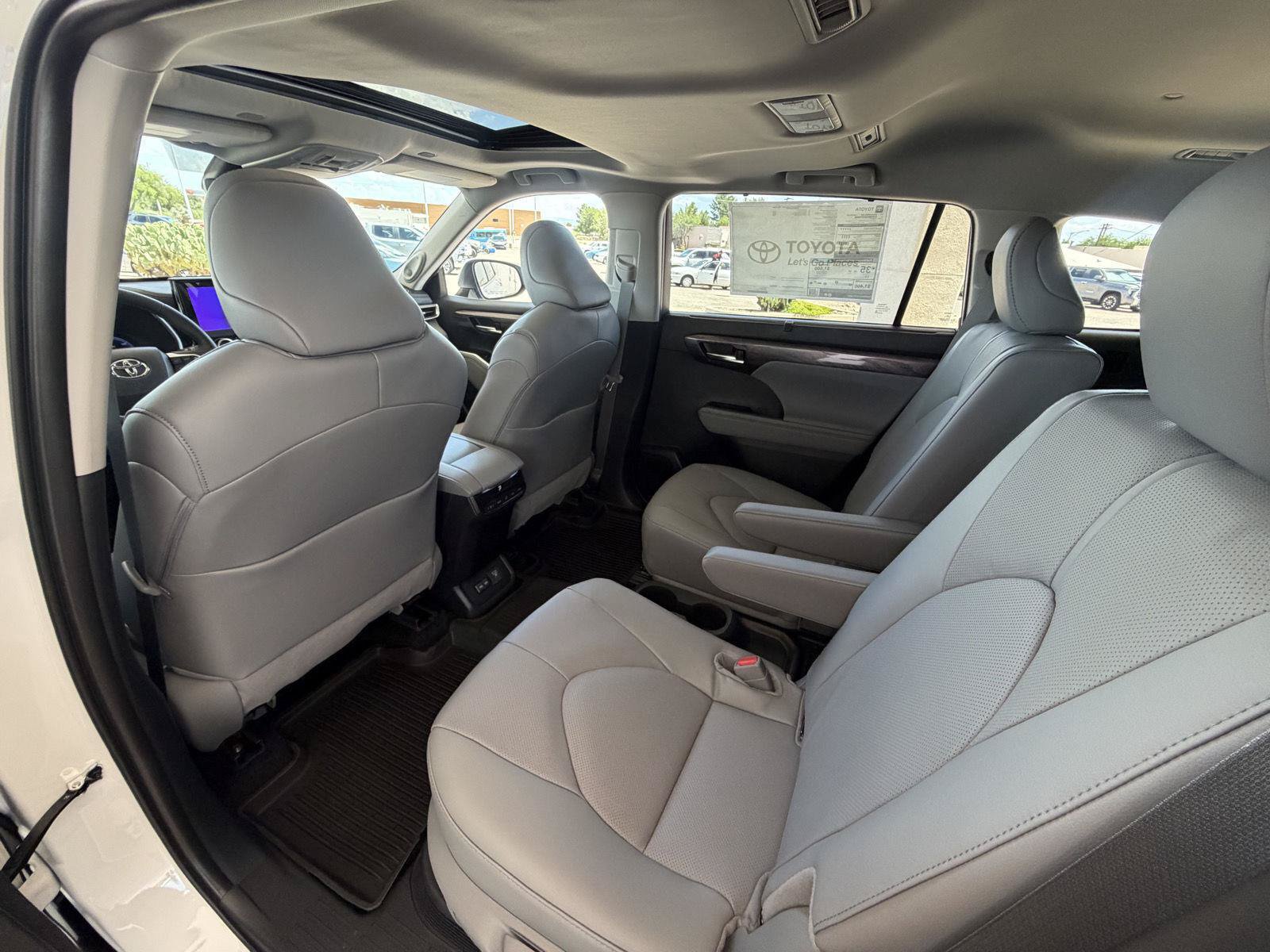 New 2026 Toyota Highlander Limited AWD/4WD image 14