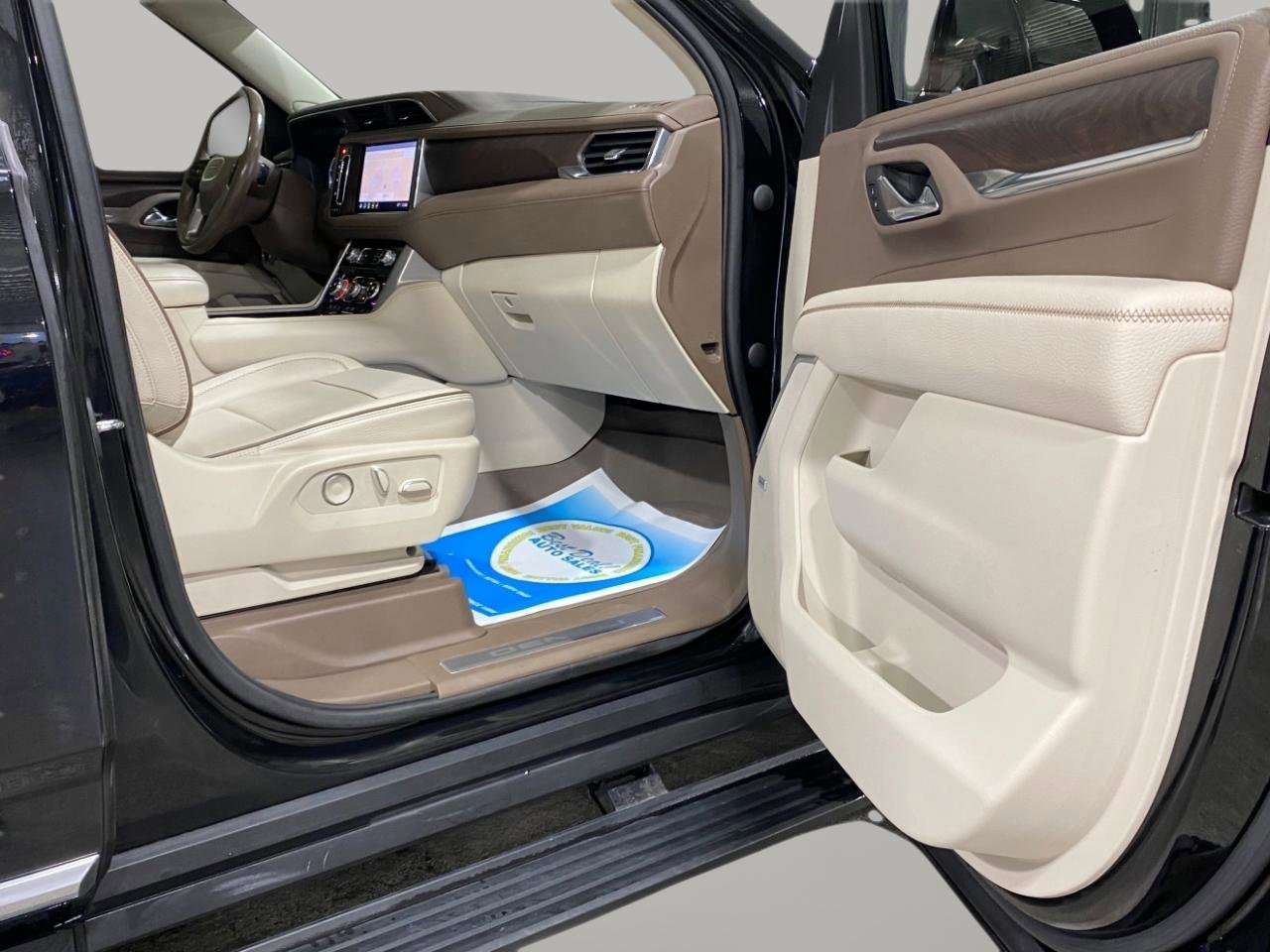 Used 2021 GMC Yukon Denali w/ Denali Premium Package image 27