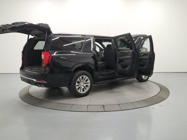 Used 2025 GMC Yukon XL Denali AWD/4WD image 16