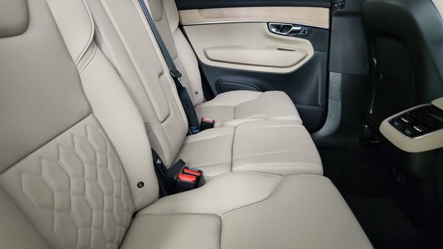 New 2026 Volvo XC90 B6 Plus w/ Protection Package Premier AWD/4WD image 35