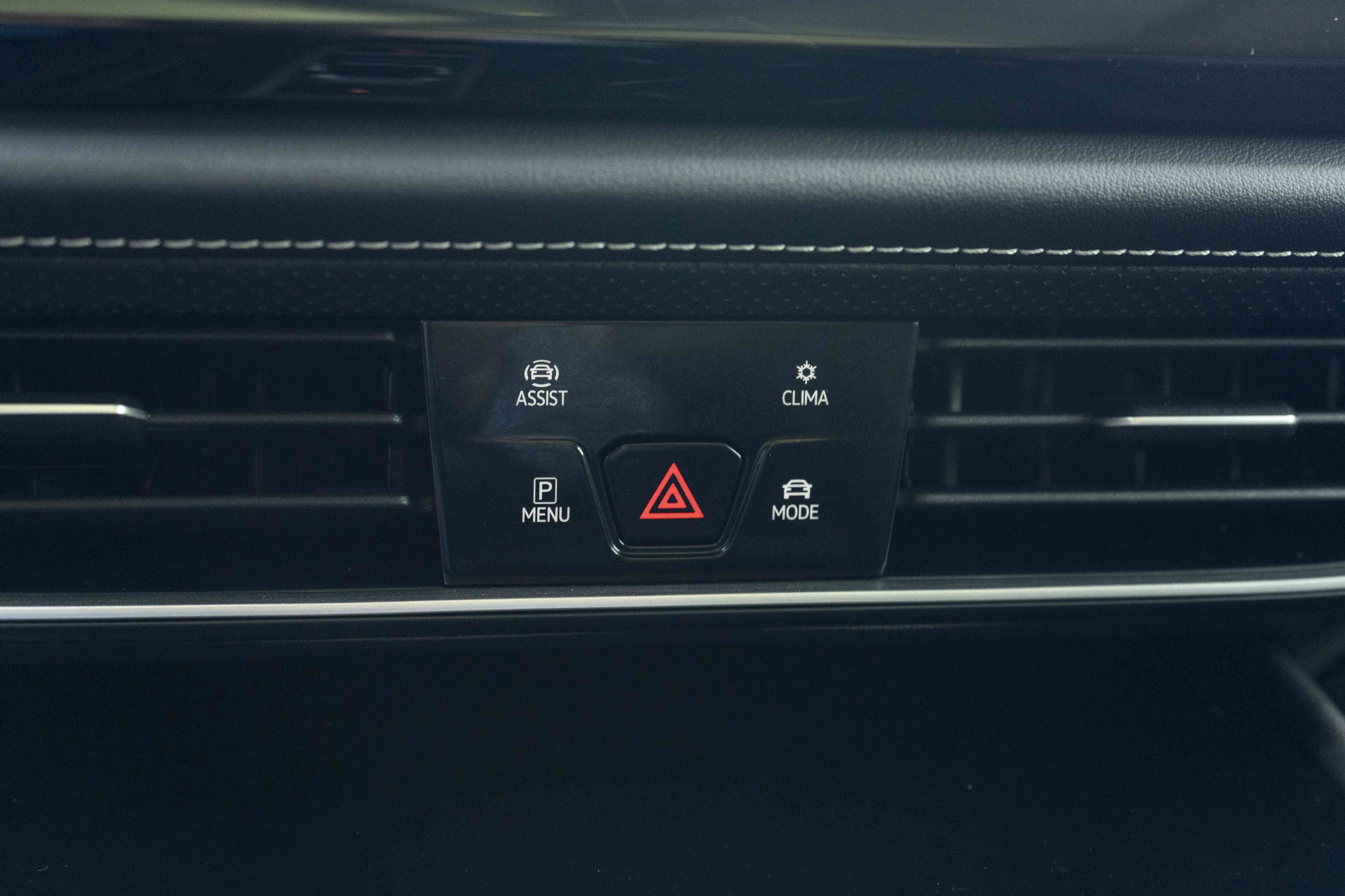 Certified 2024 Volkswagen Atlas SEL AWD/4WD image 31