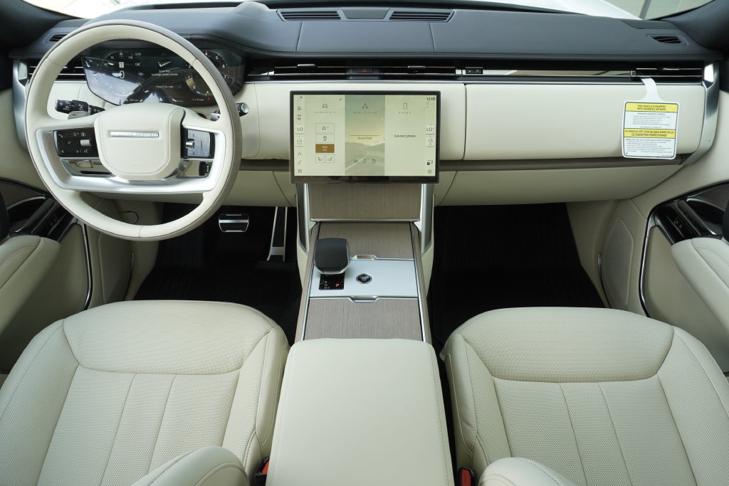 New 2026 Land Rover Range Rover Long Wheelbase SE AWD/4WD image 9