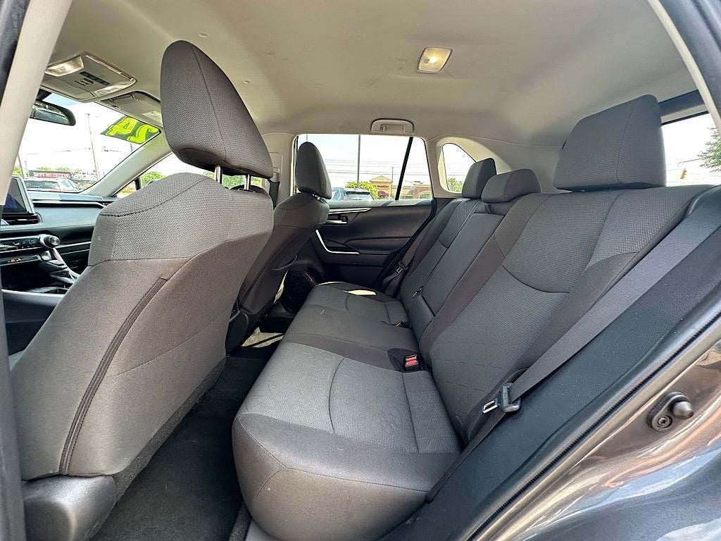 Used 2024 Toyota RAV4 XLE FWD image 16