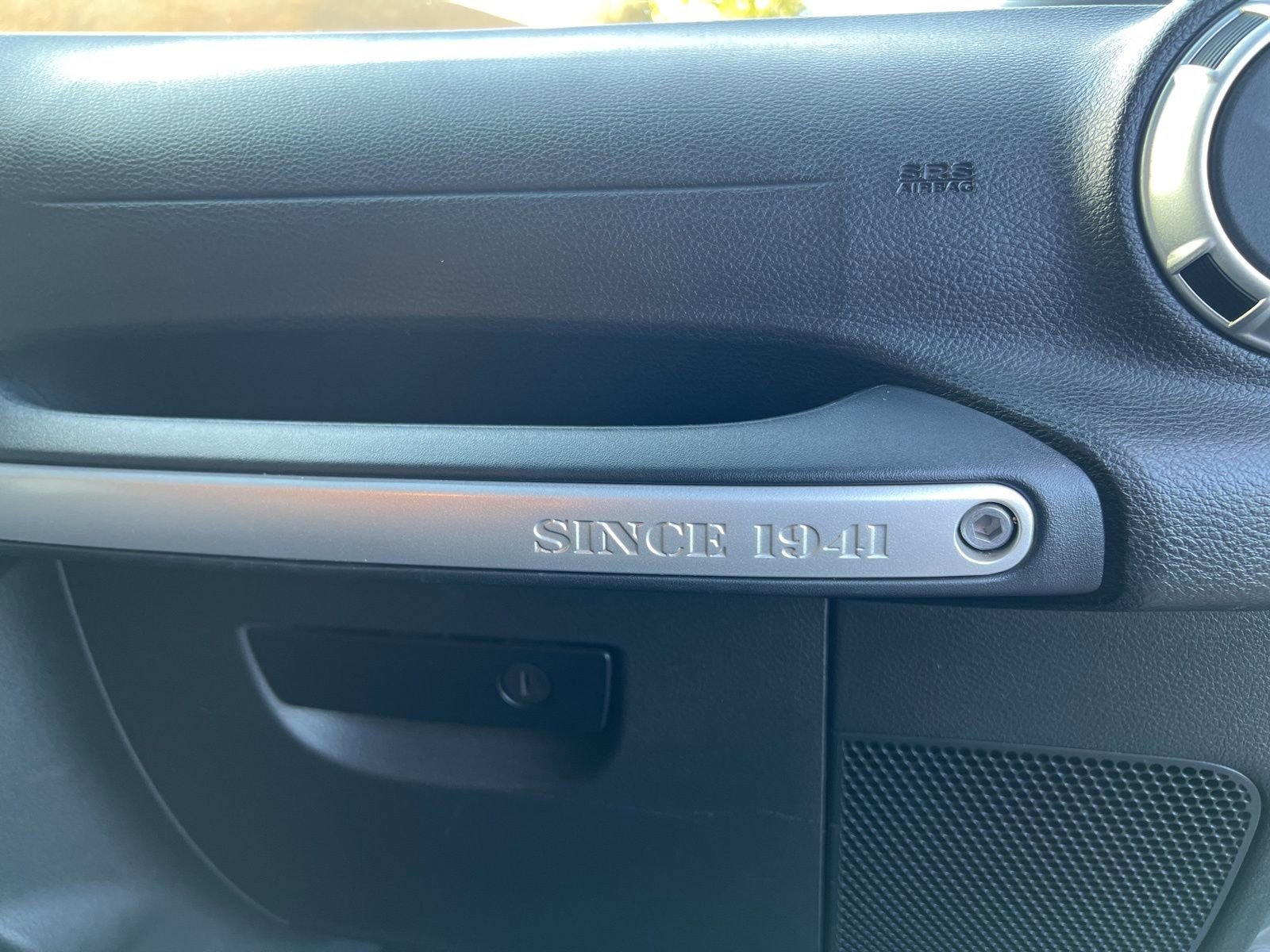 Used 2015 Jeep Wrangler Unlimited Sahara w/ Connectivity Group image 24