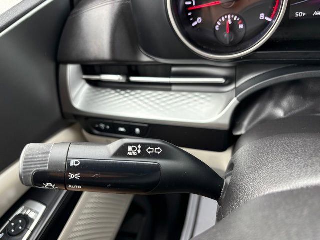 Certified 2023 Kia Carnival LX image 25