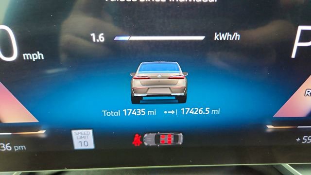 Used 2023 BMW i7 xDrive60 image 39