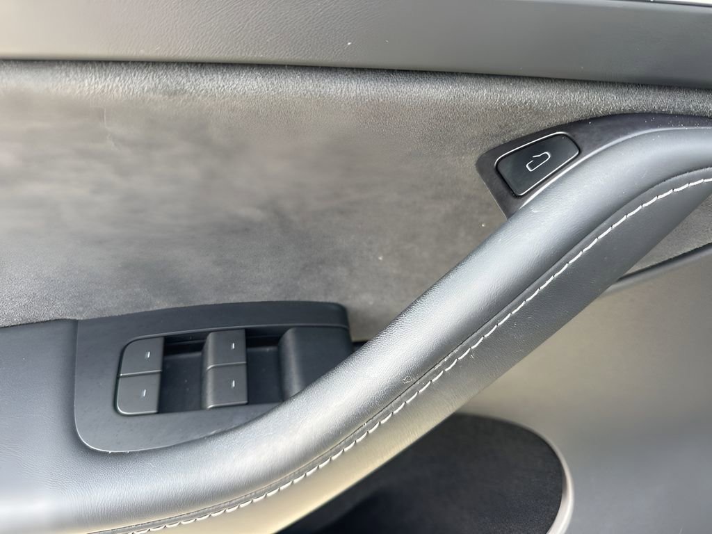 Used 2023 Tesla Model Y Long Range image 27