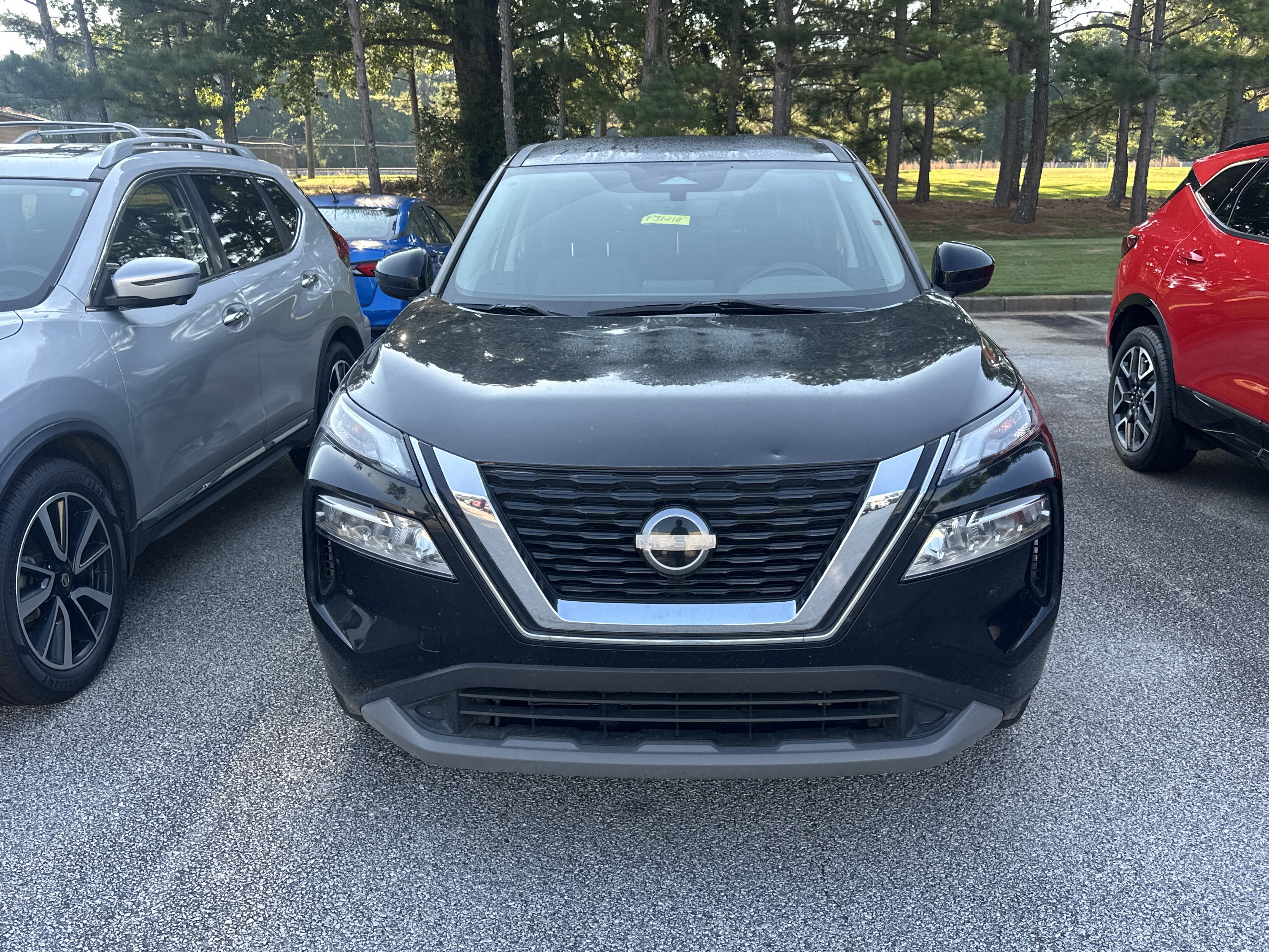 Used 2023 Nissan Rogue SV FWD image 2