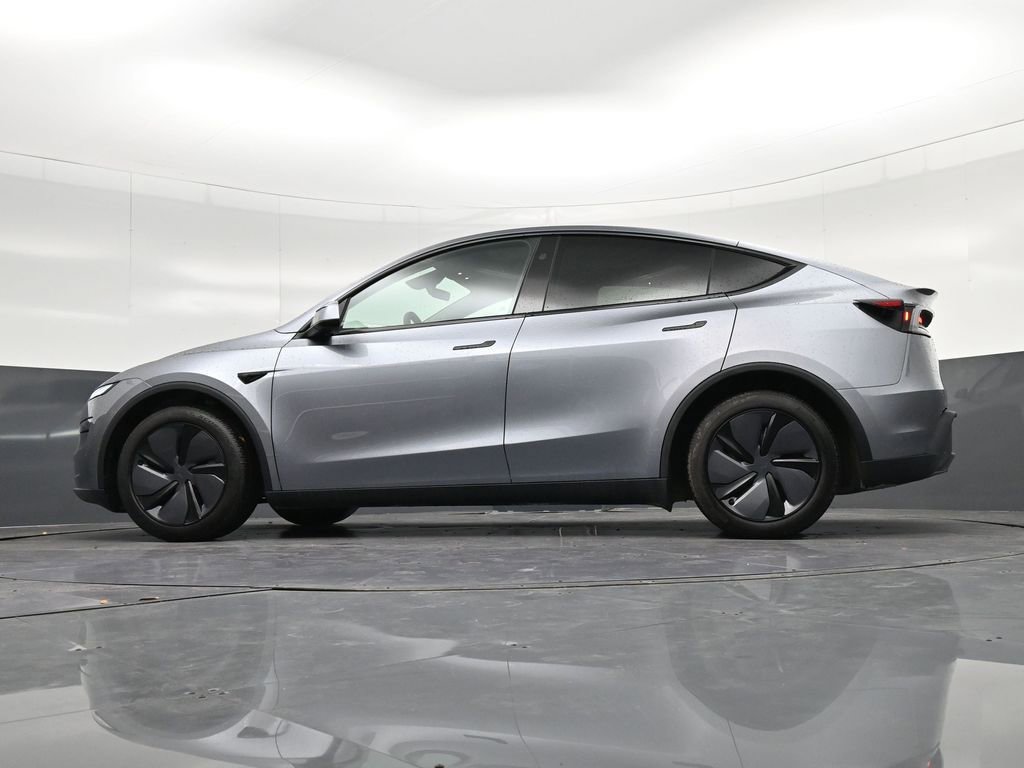 Used 2026 Tesla Model Y 2WD image 34