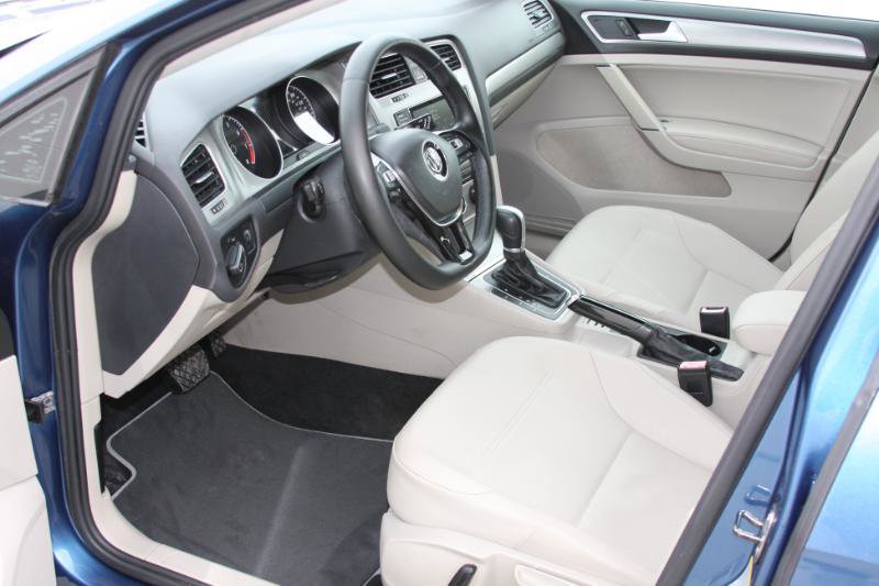 Used 2015 Volkswagen Golf S image 22