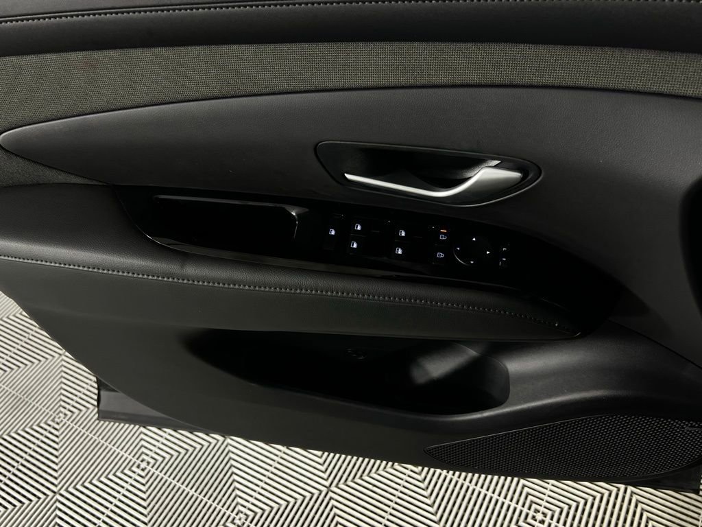 Used 2025 Hyundai Santa Cruz Limited image 28