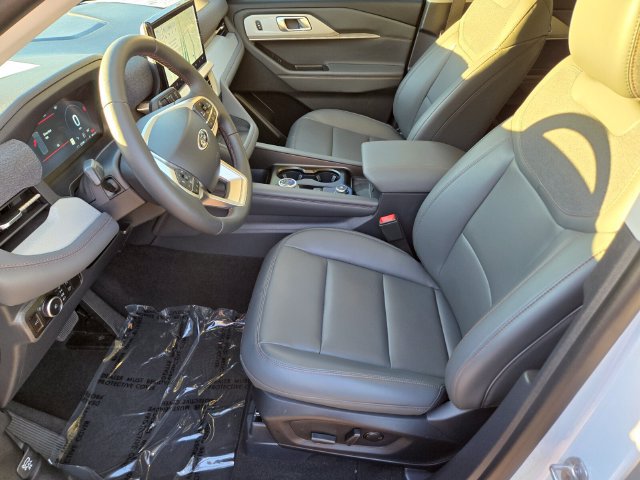 Used 2026 Ford Explorer Active w/ Active Comfort Package RWD image 14