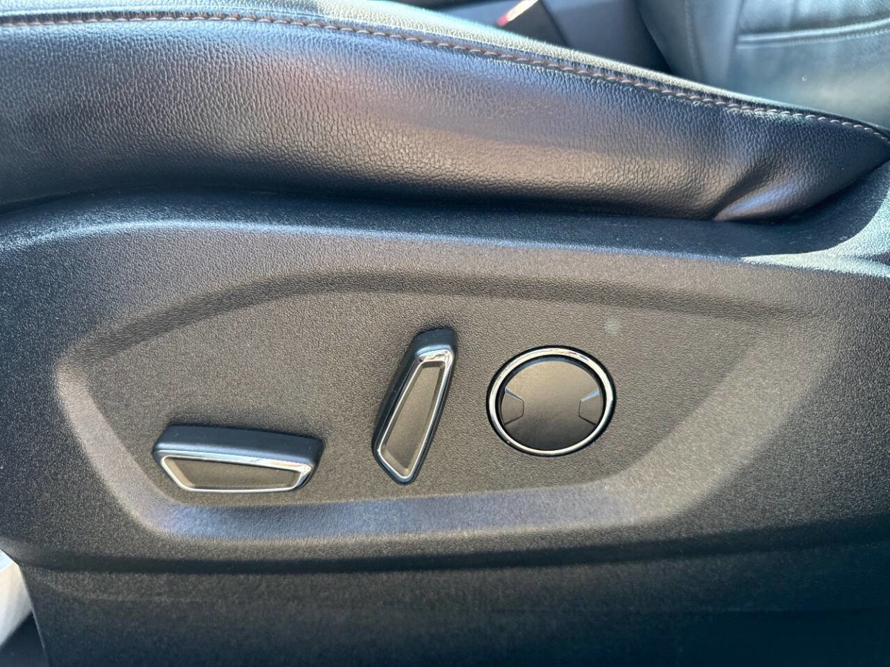 Used 2016 Ford Edge SEL w/ Equipment Group 201A AWD/4WD image 12