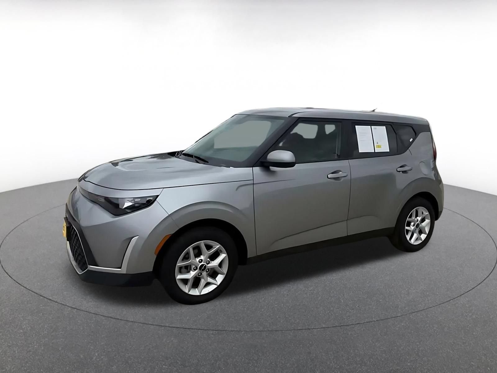 Used 2025 Kia Soul LX w/ LX Technology Package FWD image 7