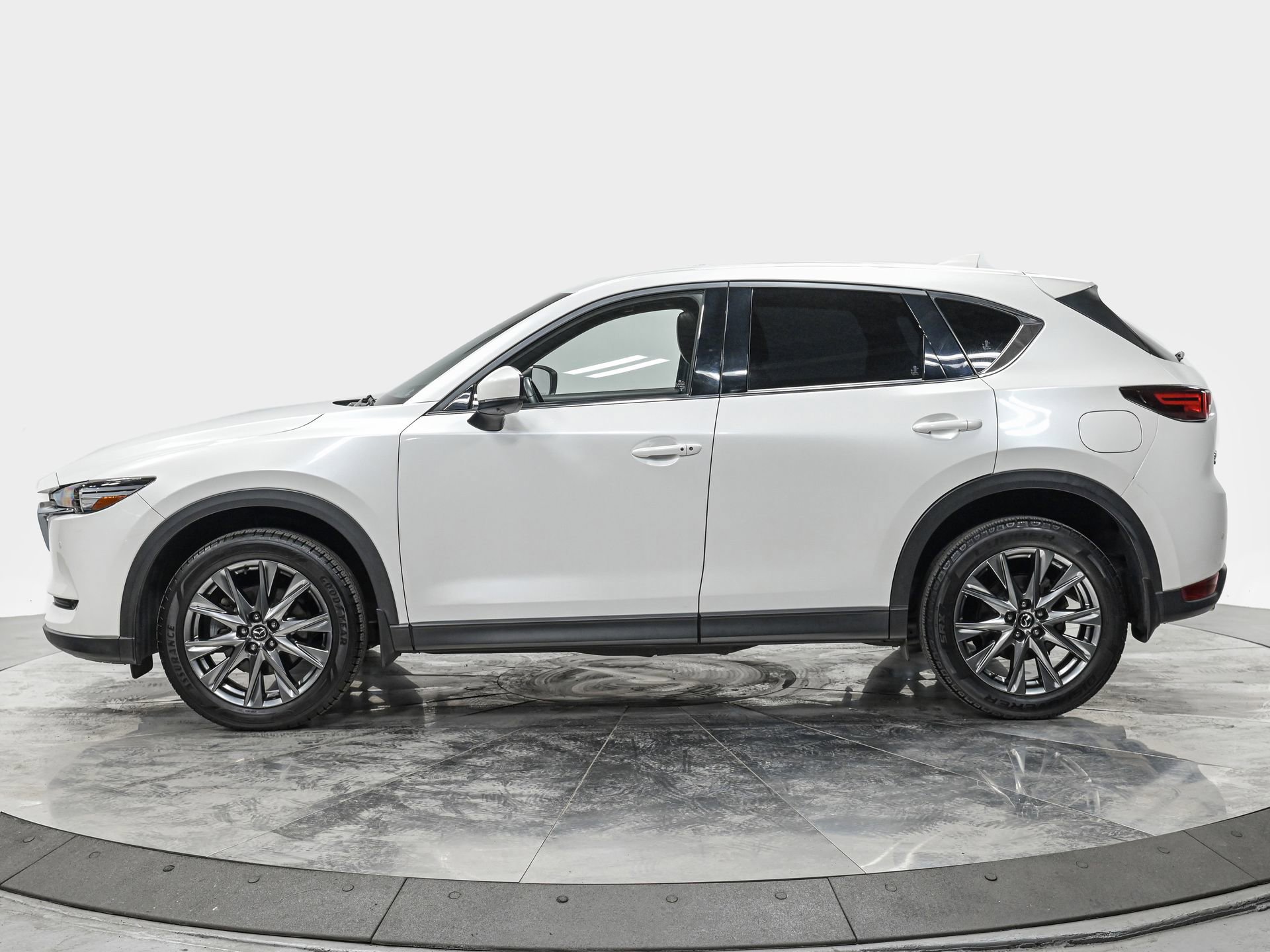 Used 2021 MAZDA CX-5 Signature AWD/4WD image 2