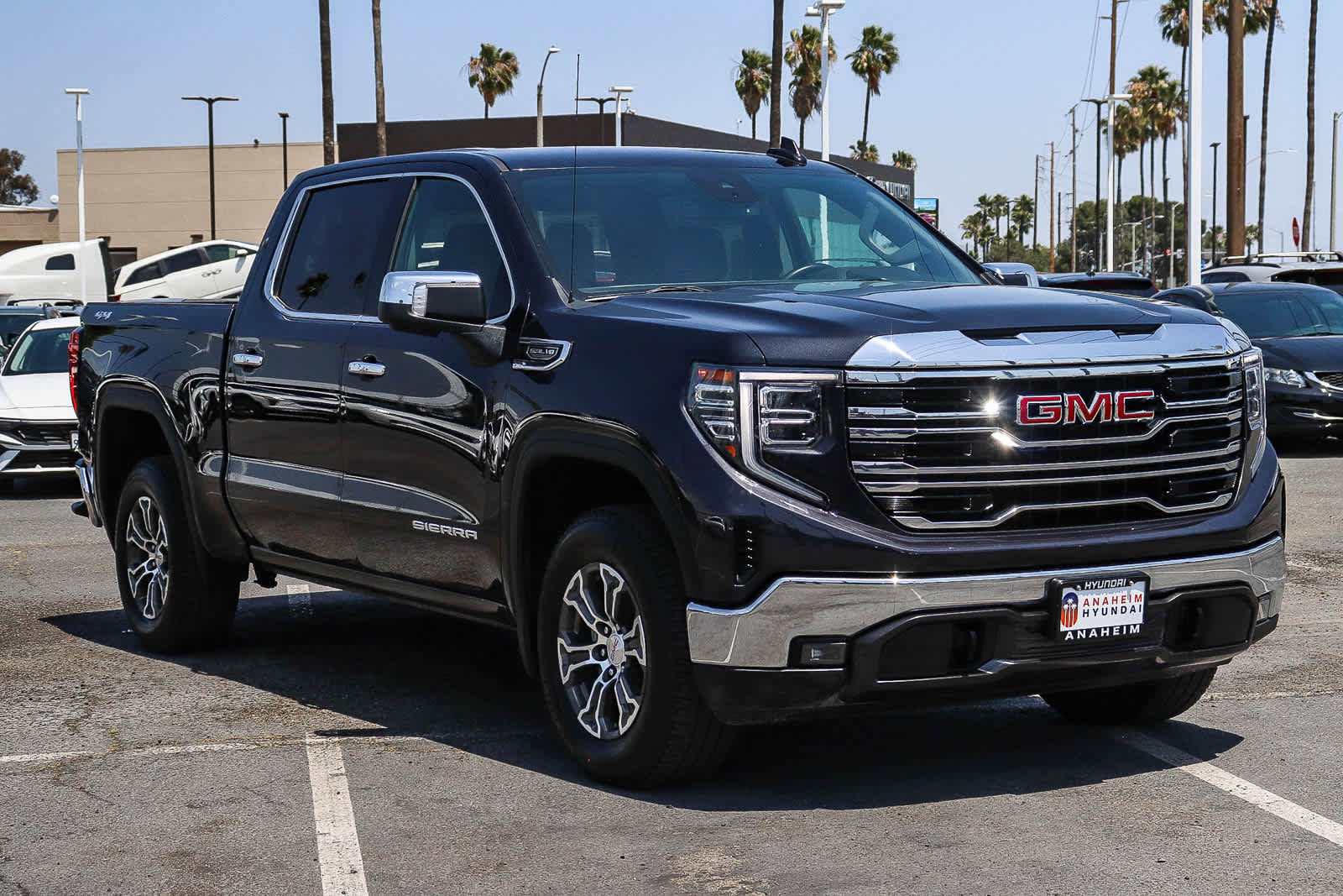 Used 2024 GMC Sierra 1500 SLT AWD/4WD image 3