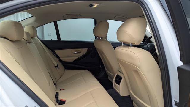 Used 2018 BMW 320i Sedan RWD image 18