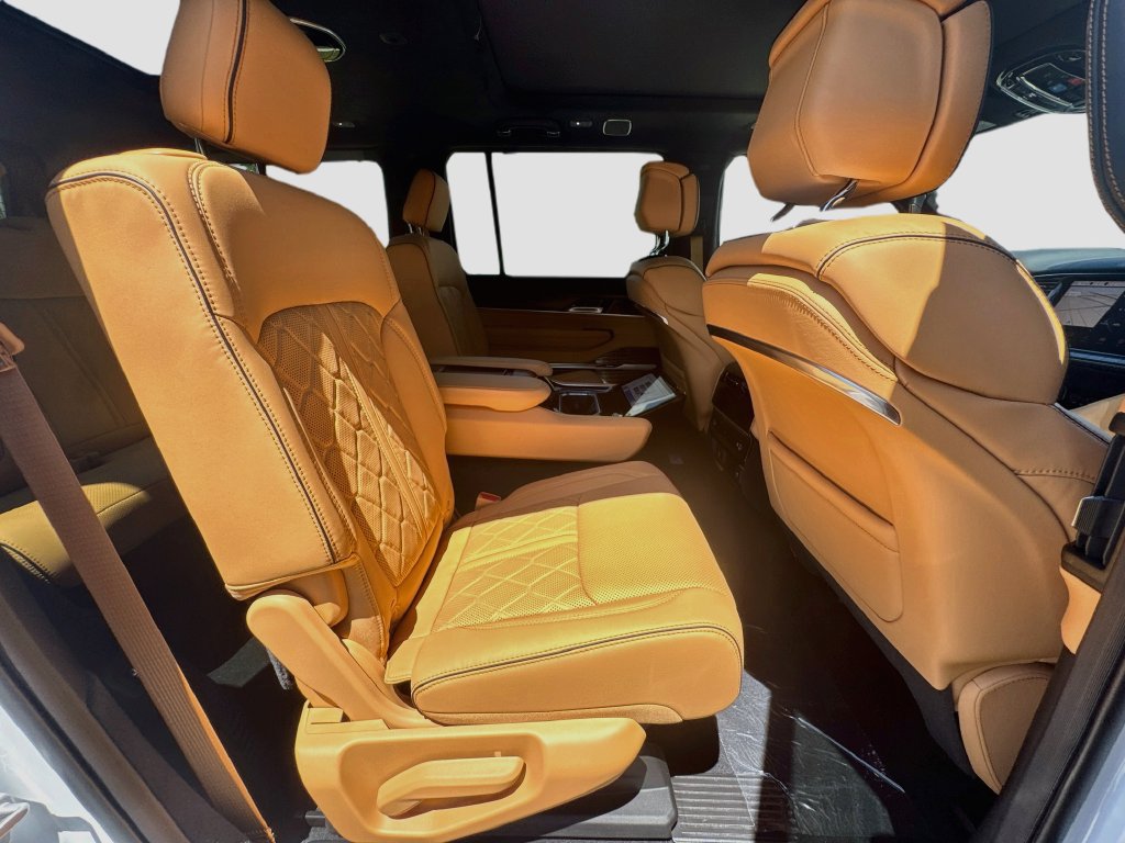 New 2026 Jeep Grand Wagoneer Summit AWD/4WD image 31