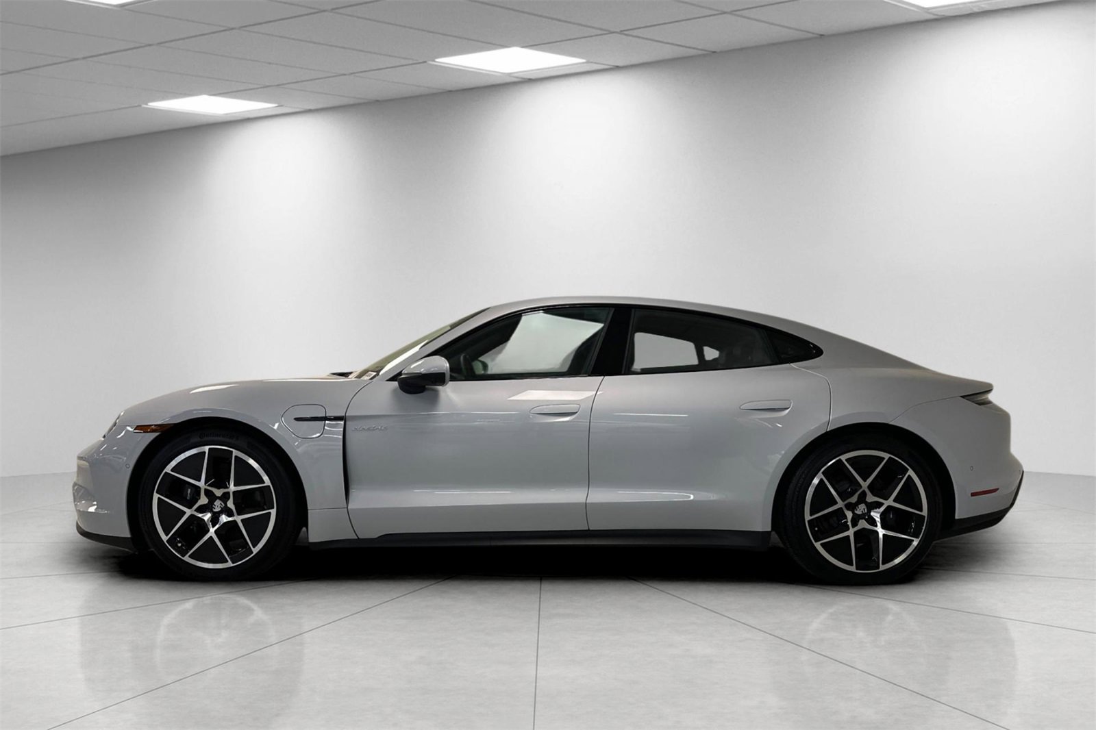 New 2025 Porsche Taycan image 2