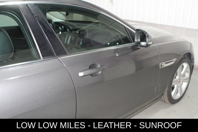 Used 2017 Jaguar XE Prestige RWD image 34