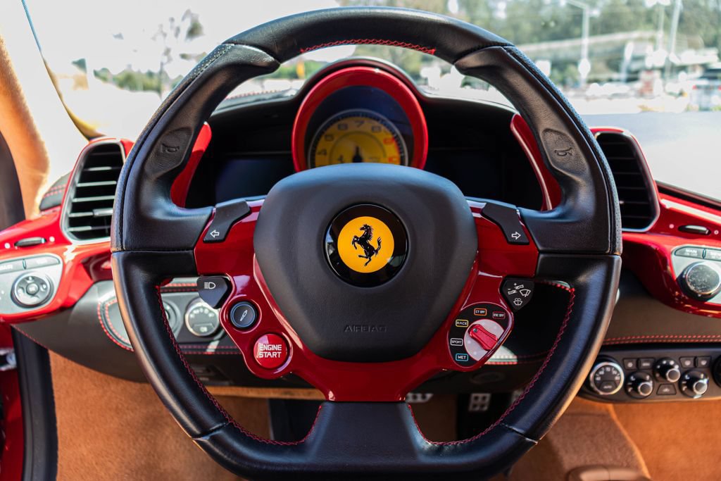 Used 2013 Ferrari 458 Italia Coupe RWD image 4