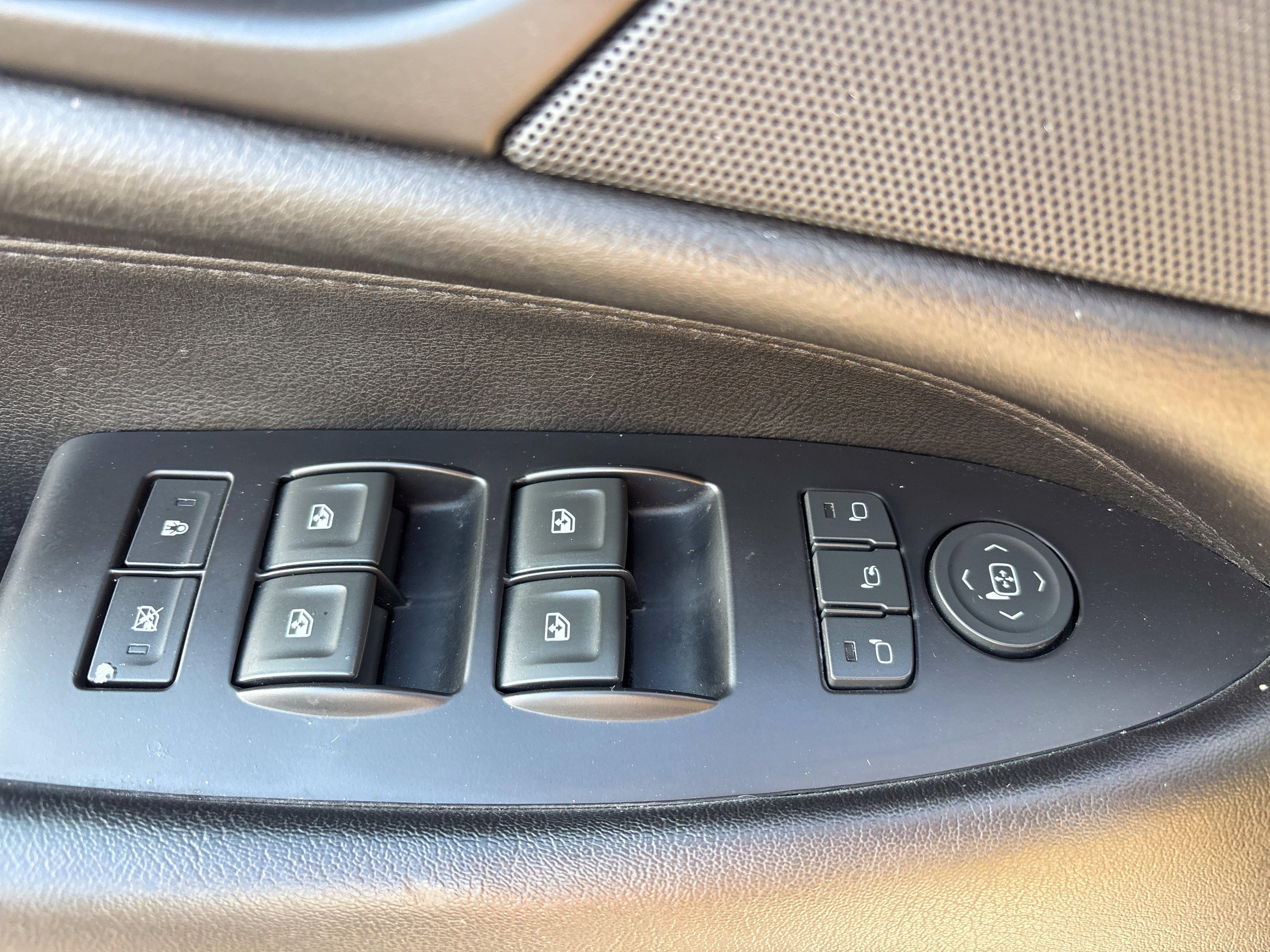 Used 2019 Cadillac Escalade ESV Luxury AWD/4WD image 15